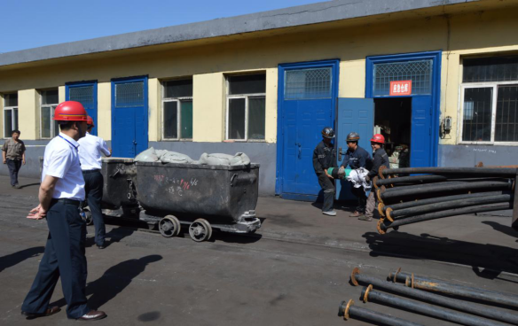 鑫輝源煤業(yè)透水事故應(yīng)急救援演練 (2)478.png